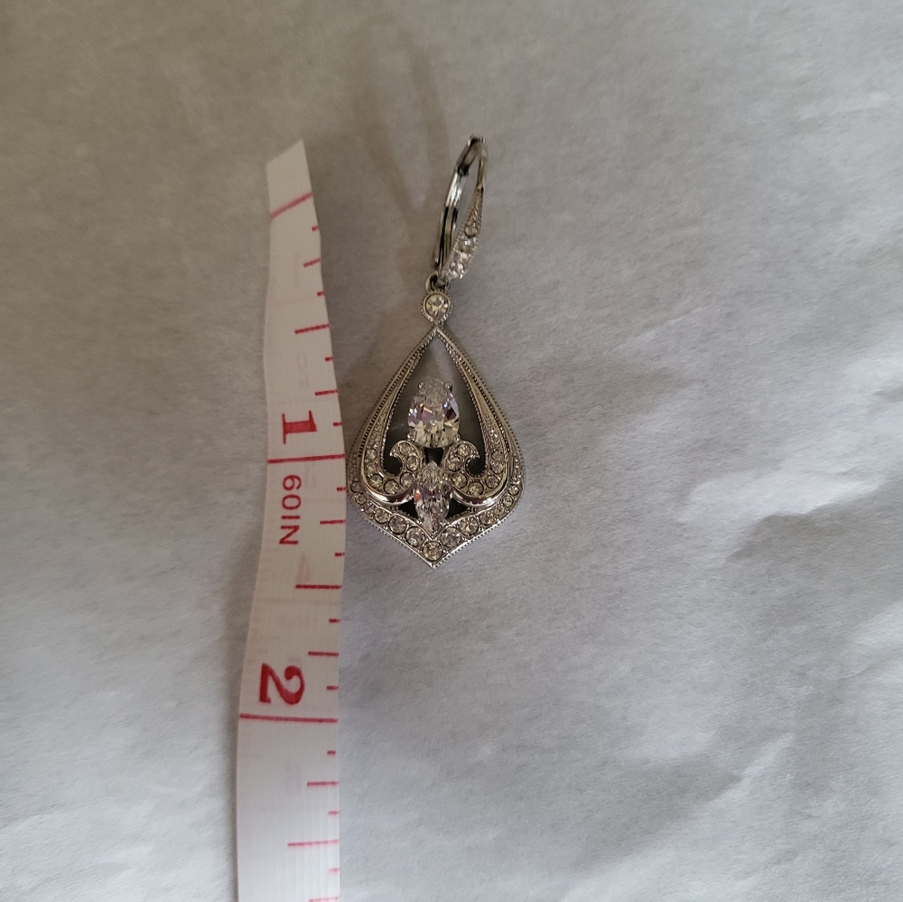 Elegant Silver Drop Earrings - Picture 4 of 4